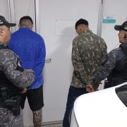 Os indivíduos foram abordados na madrugada desta quarta-feira (07/05)